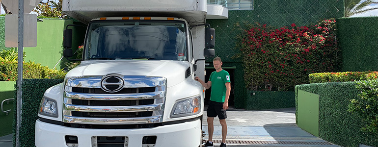Interstate moving companies Florida - a man and a moving truck
