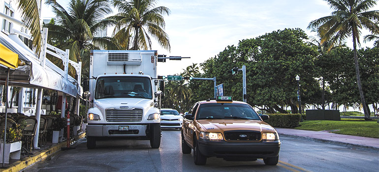 movers providing their Miami moving services