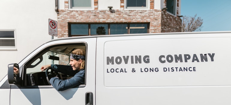 online moving reviews can be helpful when finding a good moving company