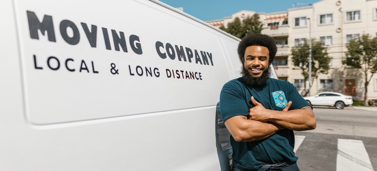 a guy from a company offering best moving services fort lauderdale has