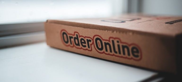 pizza box ordered online as one of the ways to relax after your relocation