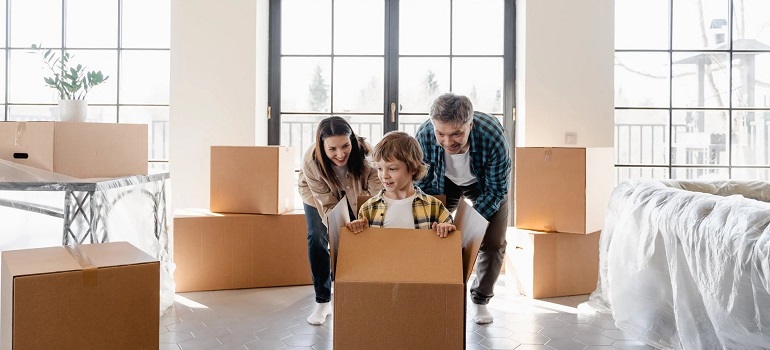 a family that has chosen one of the long distance moving companies orlando fl