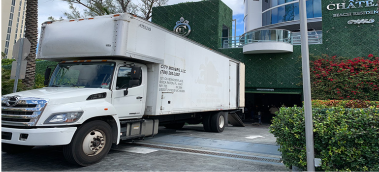 A moving truck of City Movers in Plantation FL 