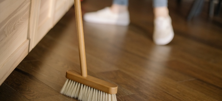 cleaning home before your move from Miami Lakes to Dania