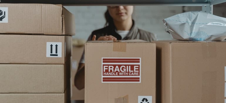 A fragile item moving box