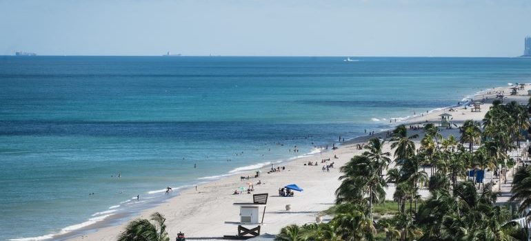 beautiful view of a Hollywood beach is the reason why you should hire professional movers for your relocation from North Miami to Hollywood