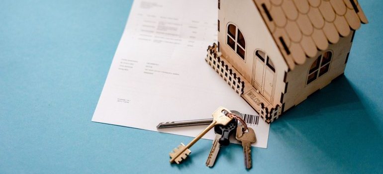 house model on the buying contract and keys